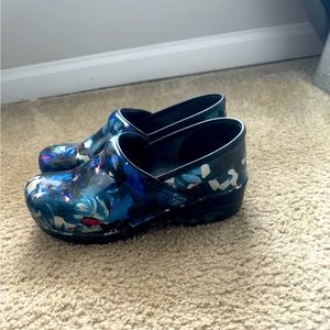 Dansko clogs women’s size 41 (10.5-11)